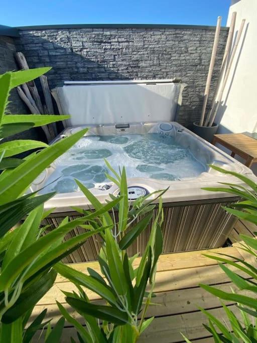 Villa Avec Jacuzzi Proche De La Mer Et Du Centre بارْباتْرْ المظهر الخارجي الصورة
