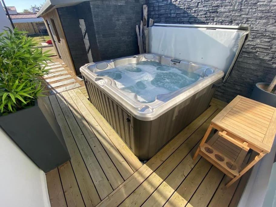 Villa Avec Jacuzzi Proche De La Mer Et Du Centre بارْباتْرْ المظهر الخارجي الصورة